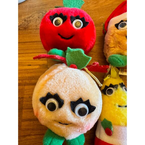 6 Del Monte Christmas Yumkins Plush 4" Ornaments Vintage 1991 Fruits Vegetables - Picture 4 of 8